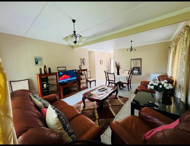 4 BEDROOM HOUSE FOR SALE IN GLENMORE